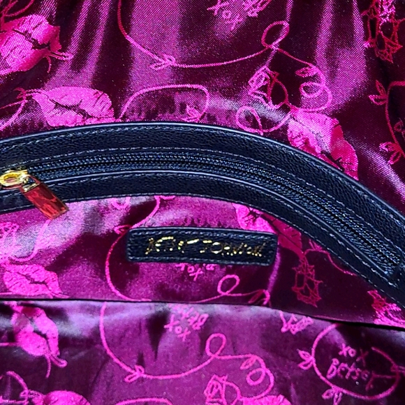 Featured! ♥ Betsey Johnson ♥ Beautiful & Fun Purse - Picture 7 of 9
